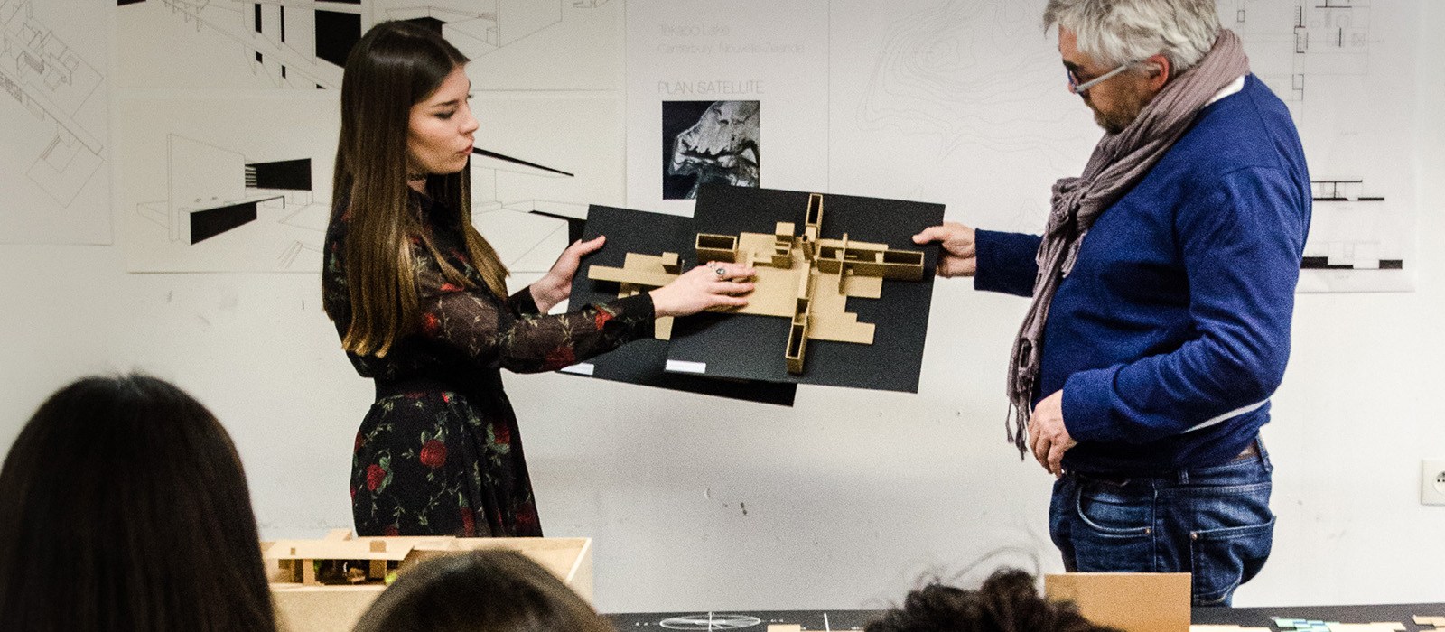 Présentation de maquette lors de la JPO en école d'architecture intérieure