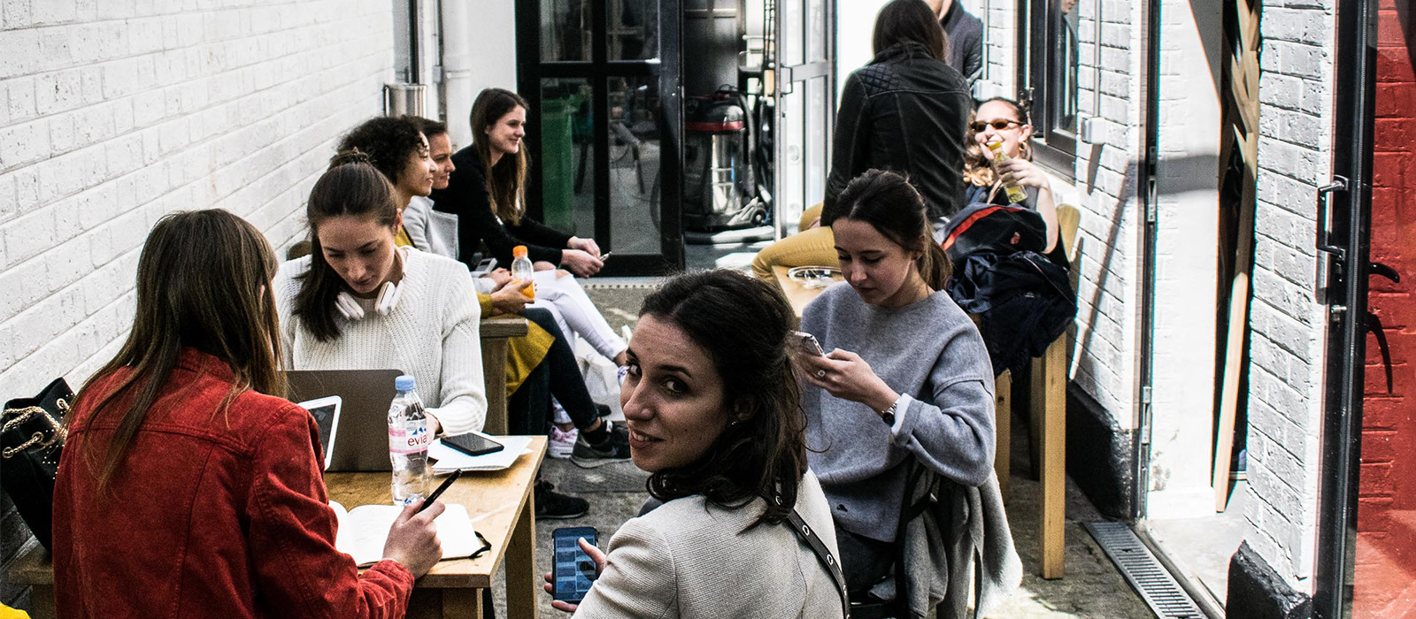 Étudiants internationaux en formation architecture intérieure à l'École Bleue